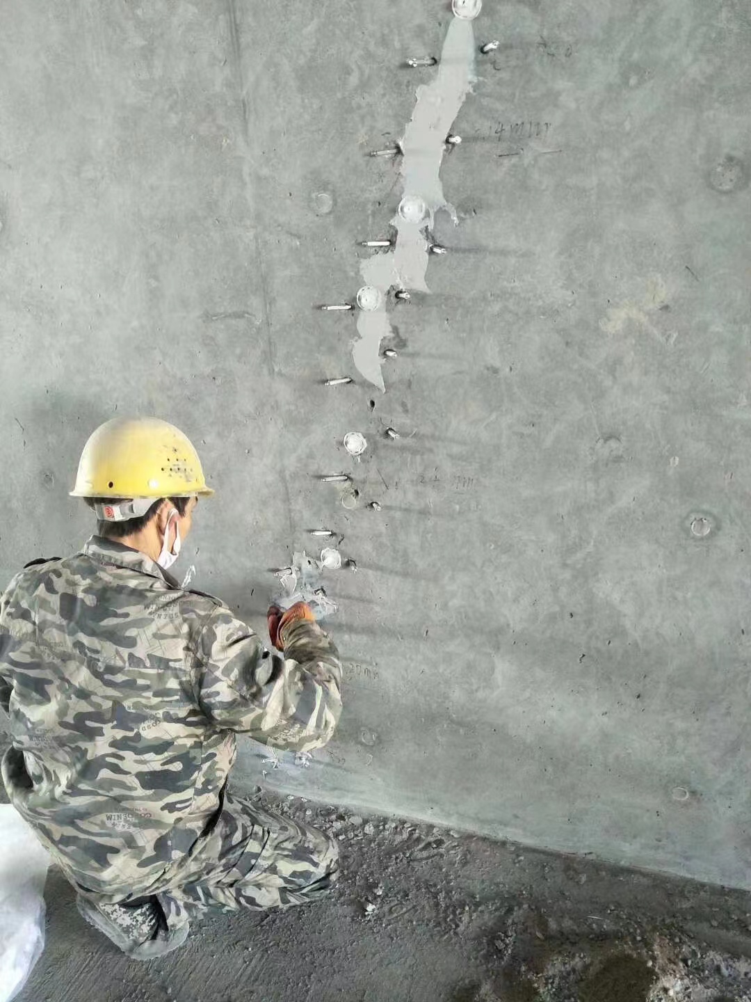 安康混凝土楼板裂缝加固施工的方案